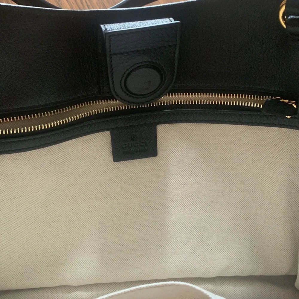 Gucci bag - Picture 2 of 2